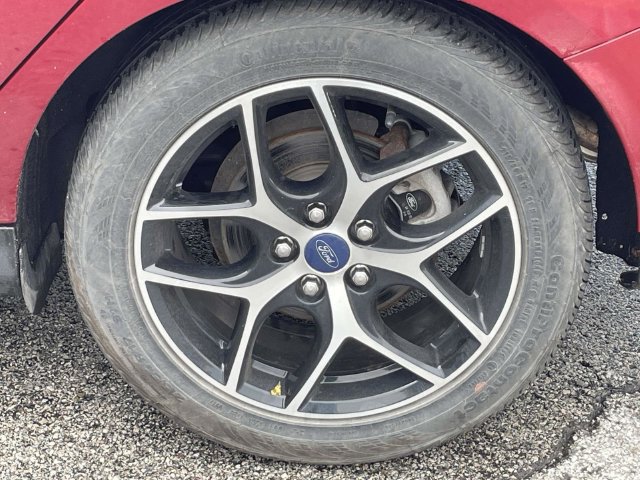 Used 2017 Ford Focus SEL w/ Cold Weather Package FWD image 9