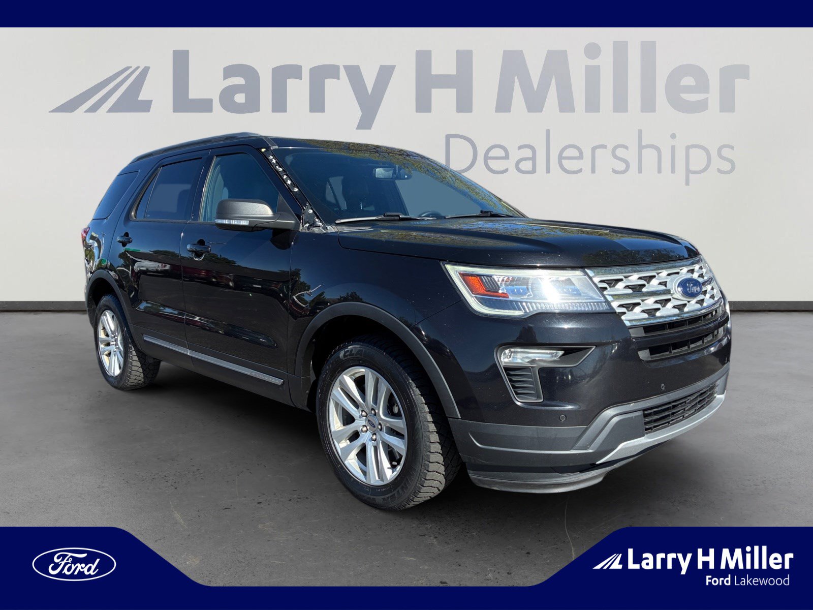 Used 2019 Ford Explorer XLT w/ Equipment Group 202A AWD/4WD image 7