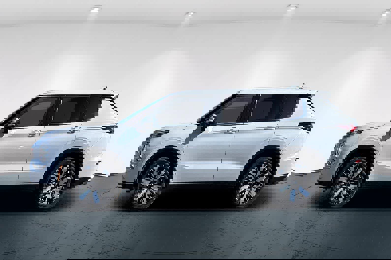 Used 2025 Mitsubishi Outlander SE image 9