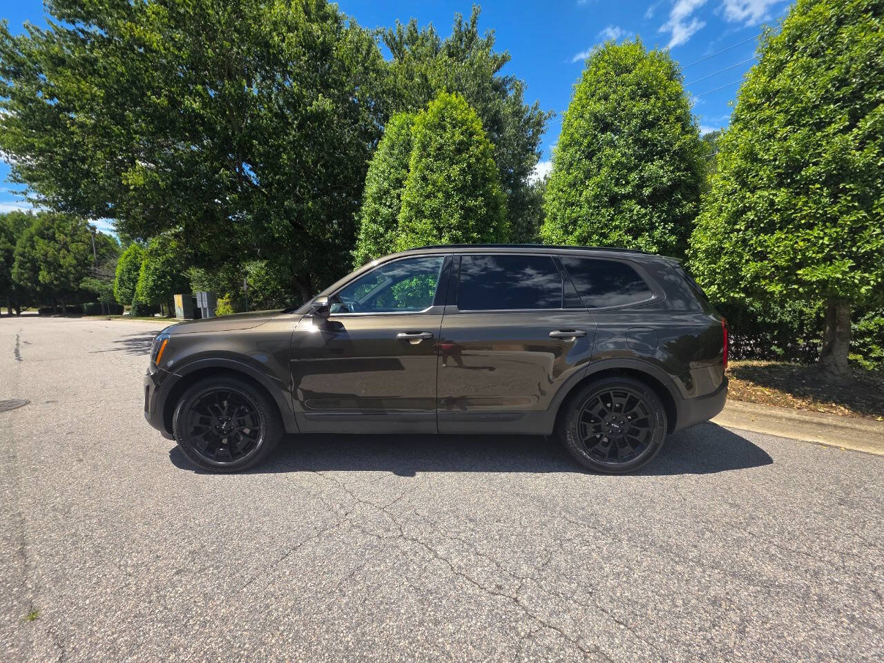 Used 2022 Kia Telluride SX w/ SX Prestige Package AWD/4WD image 2