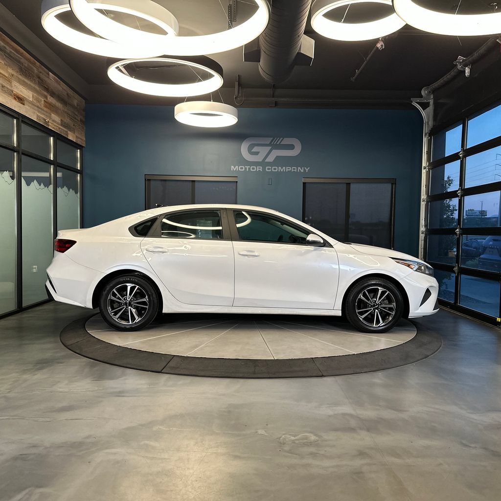 Used 2024 Kia Forte LXS w/ LXS Technology Package FWD image 2