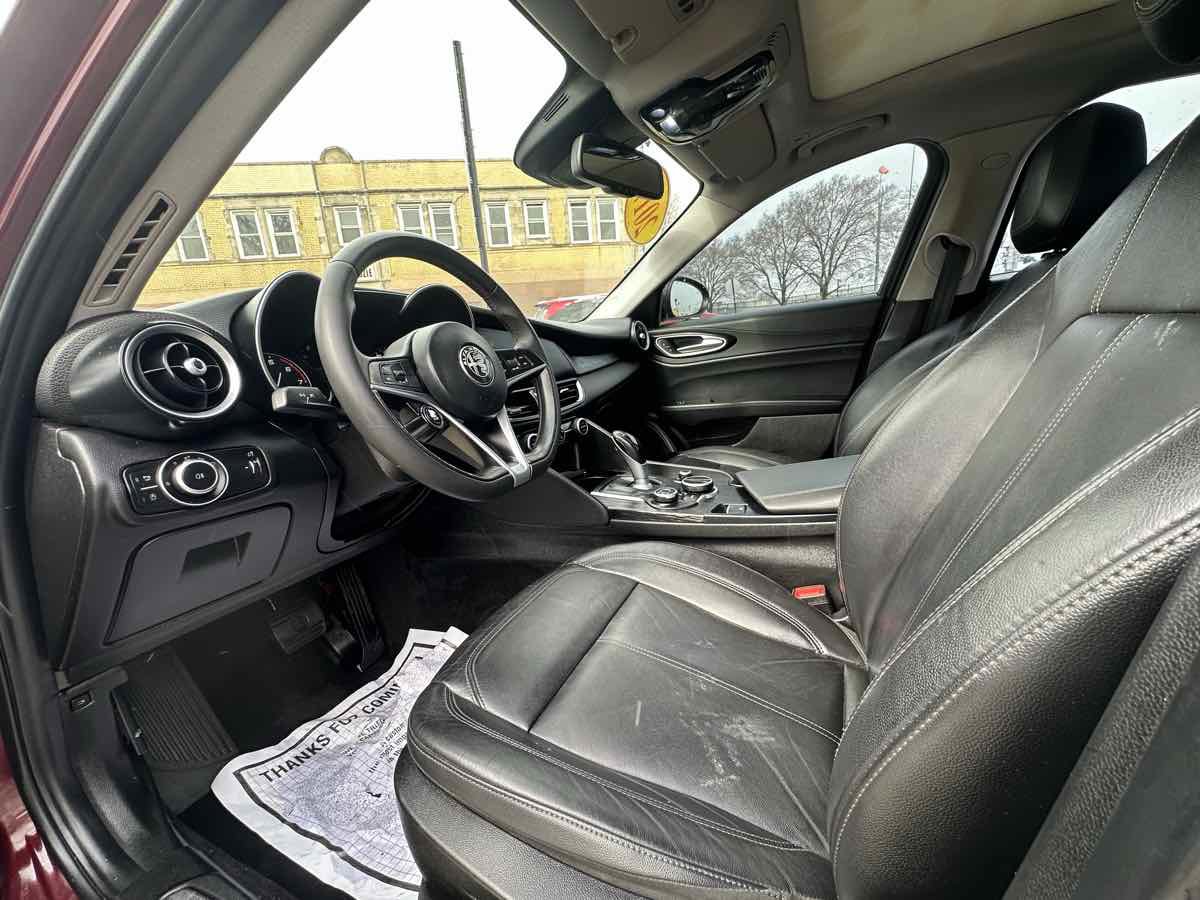 Used 2017 Alfa Romeo Giulia AWD image 16