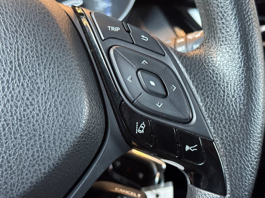 Used 2019 Toyota C-HR LE FWD image 29