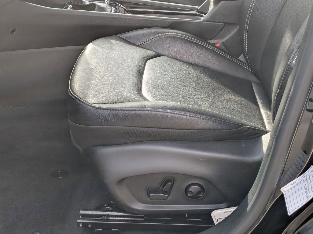 Used 2025 Jeep Compass Limited image 21