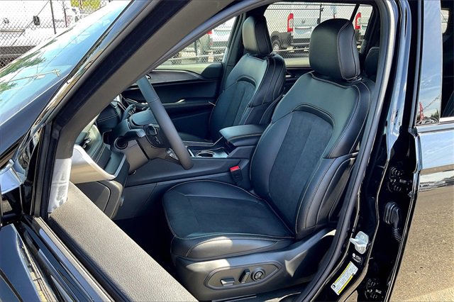 New 2025 Jeep Grand Cherokee L Altitude image 9