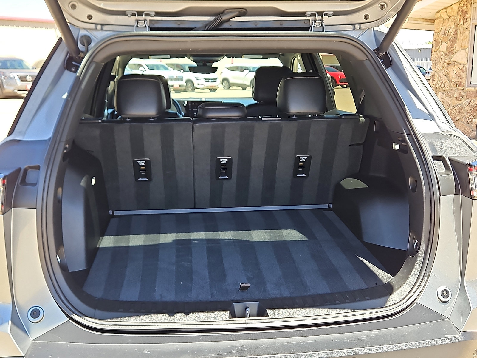 Used 2025 Chevrolet Equinox LT w/ Convenience Package II FWD image 6