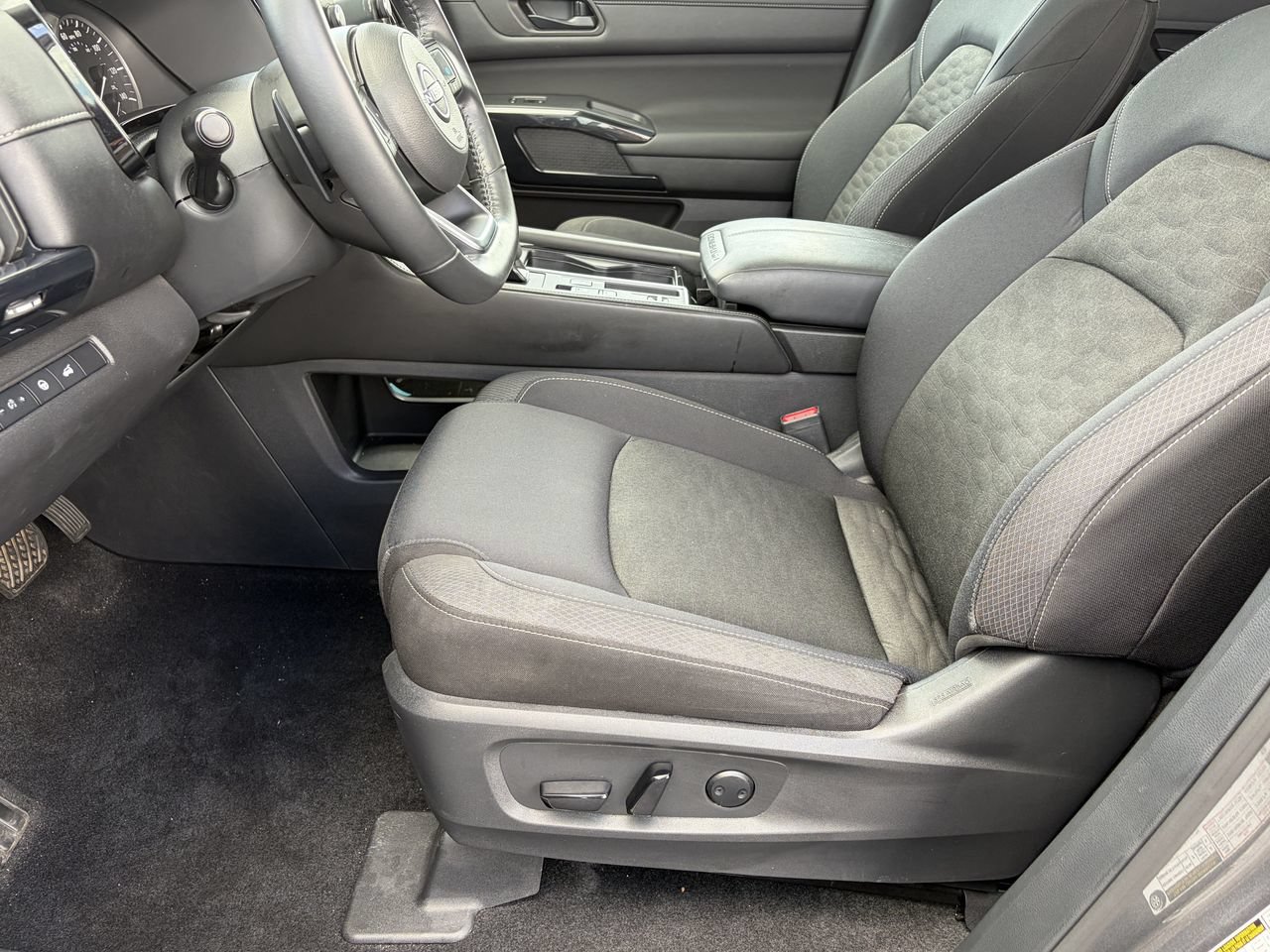 Certified 2025 Nissan Pathfinder SV w/ SV Premium Package FWD image 16