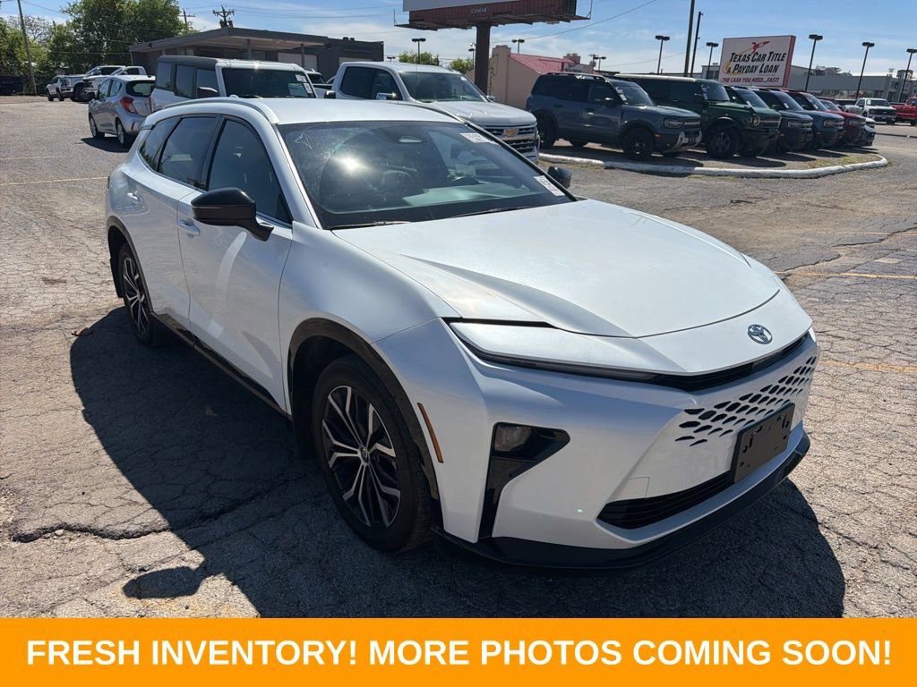 Used 2025 Toyota Crown Signia image 1