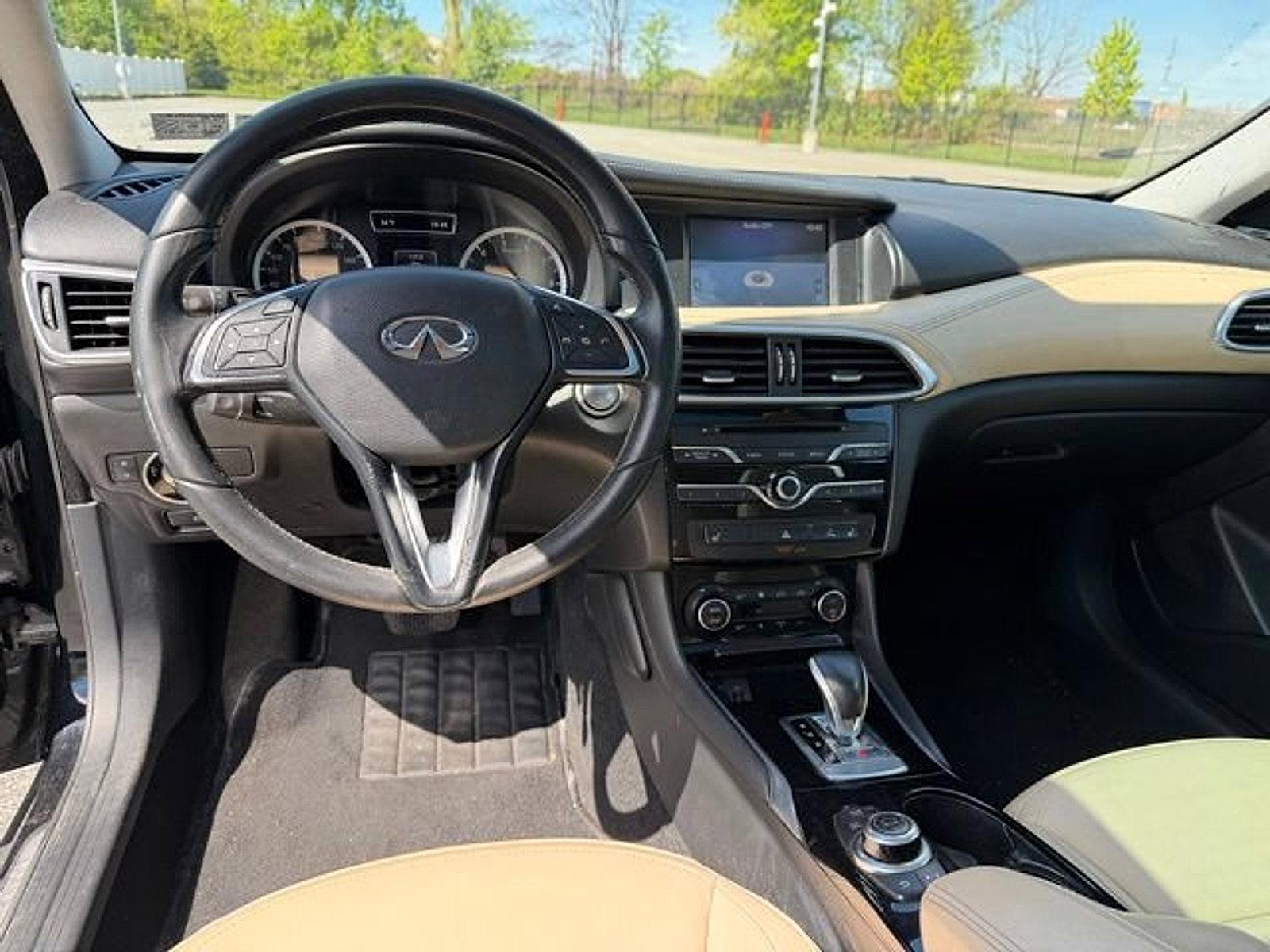 Used 2018 INFINITI QX30 Premium w/ Navigation Package AWD/4WD image 13