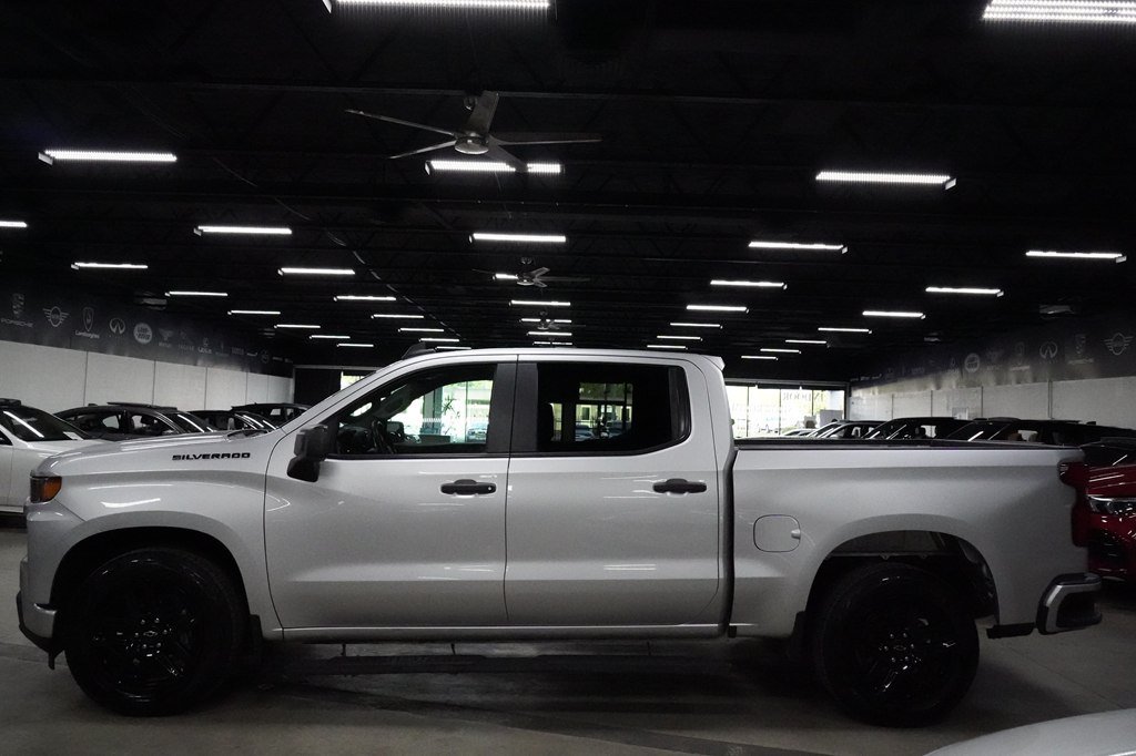 Used 2022 Chevrolet Silverado 1500 Custom w/ LPO, Blackout Package RWD image 2