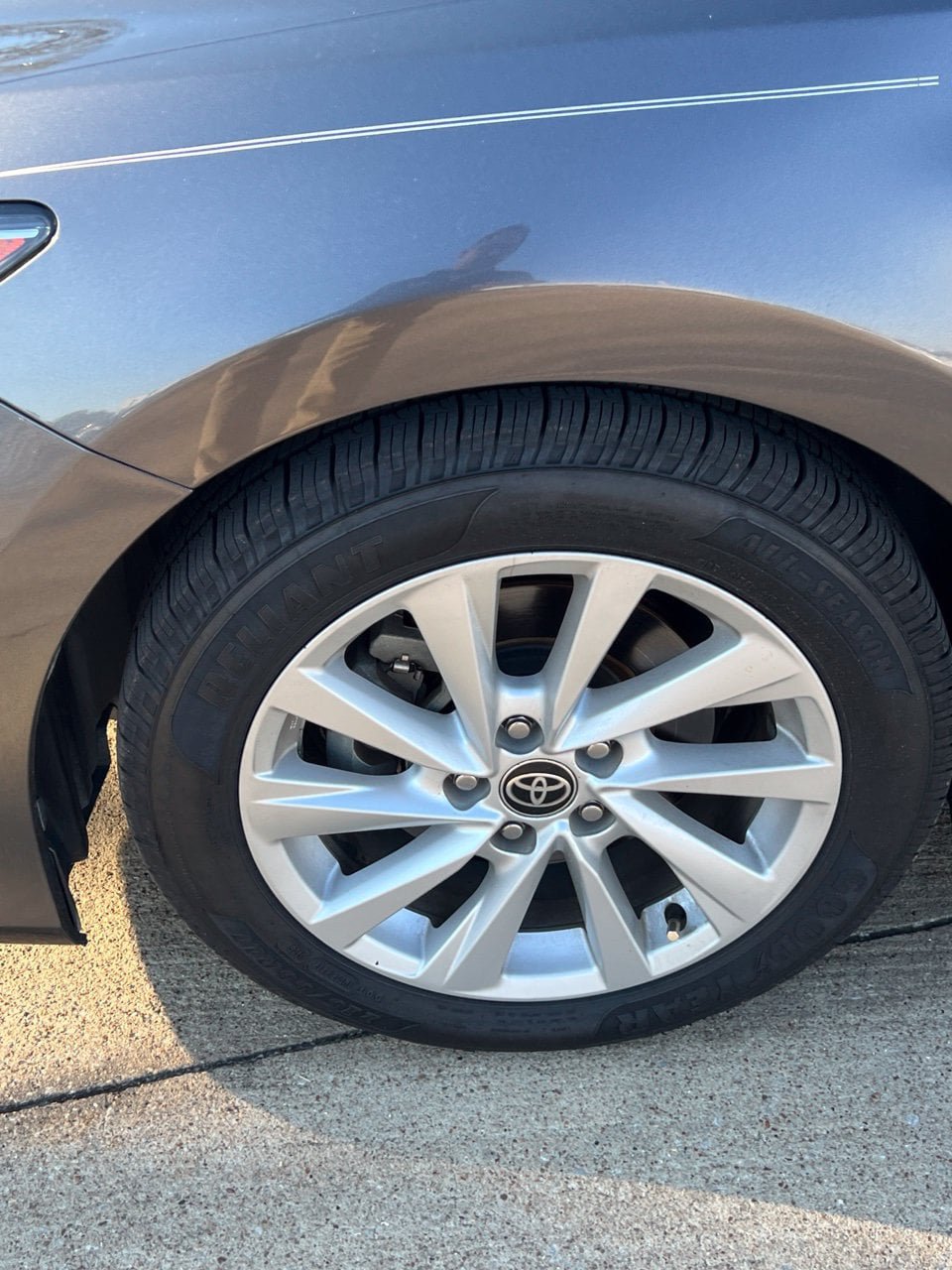 Used 2021 Toyota Camry LE FWD image 5