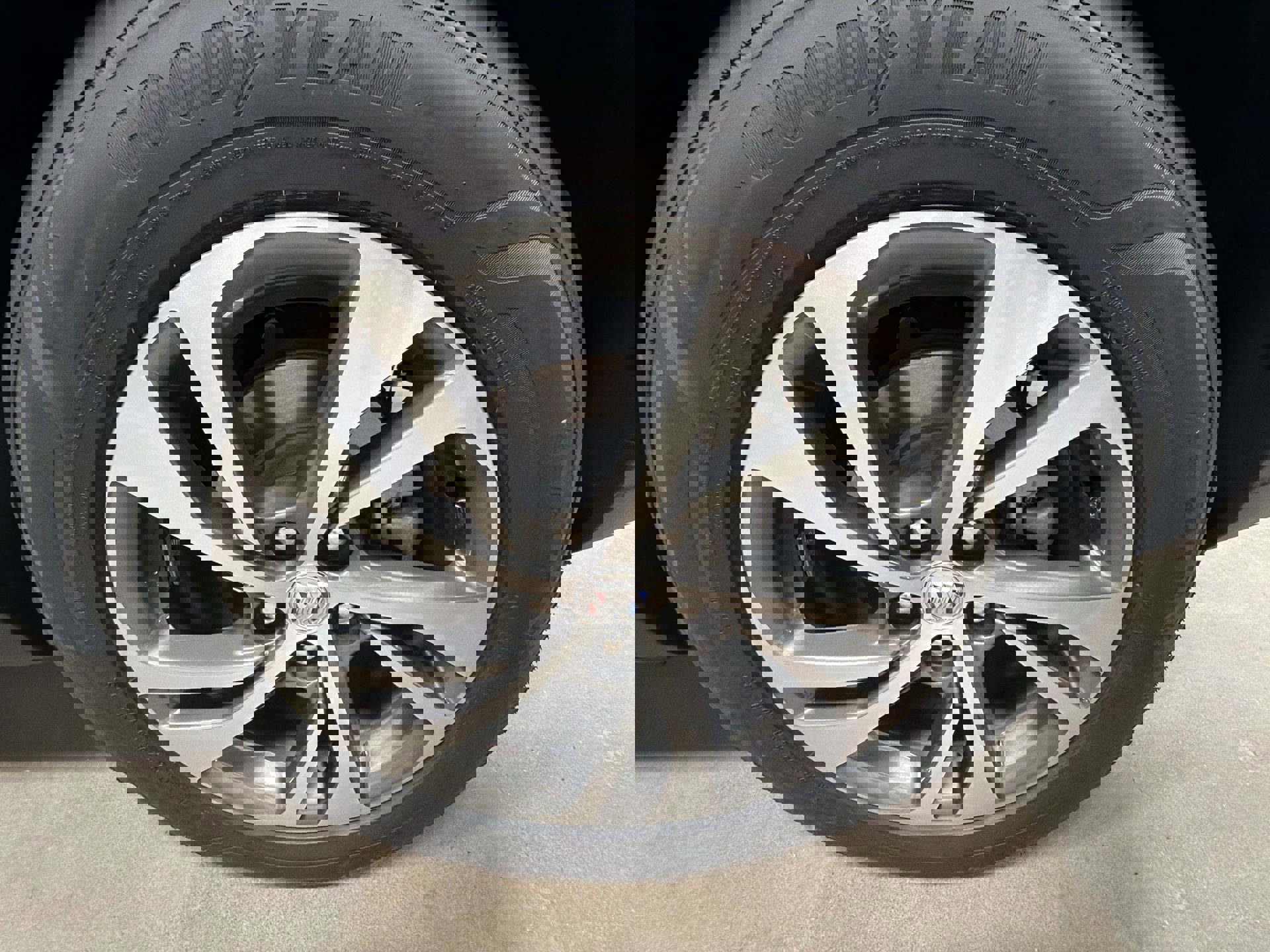 Used 2023 Buick Envision Essence image 30