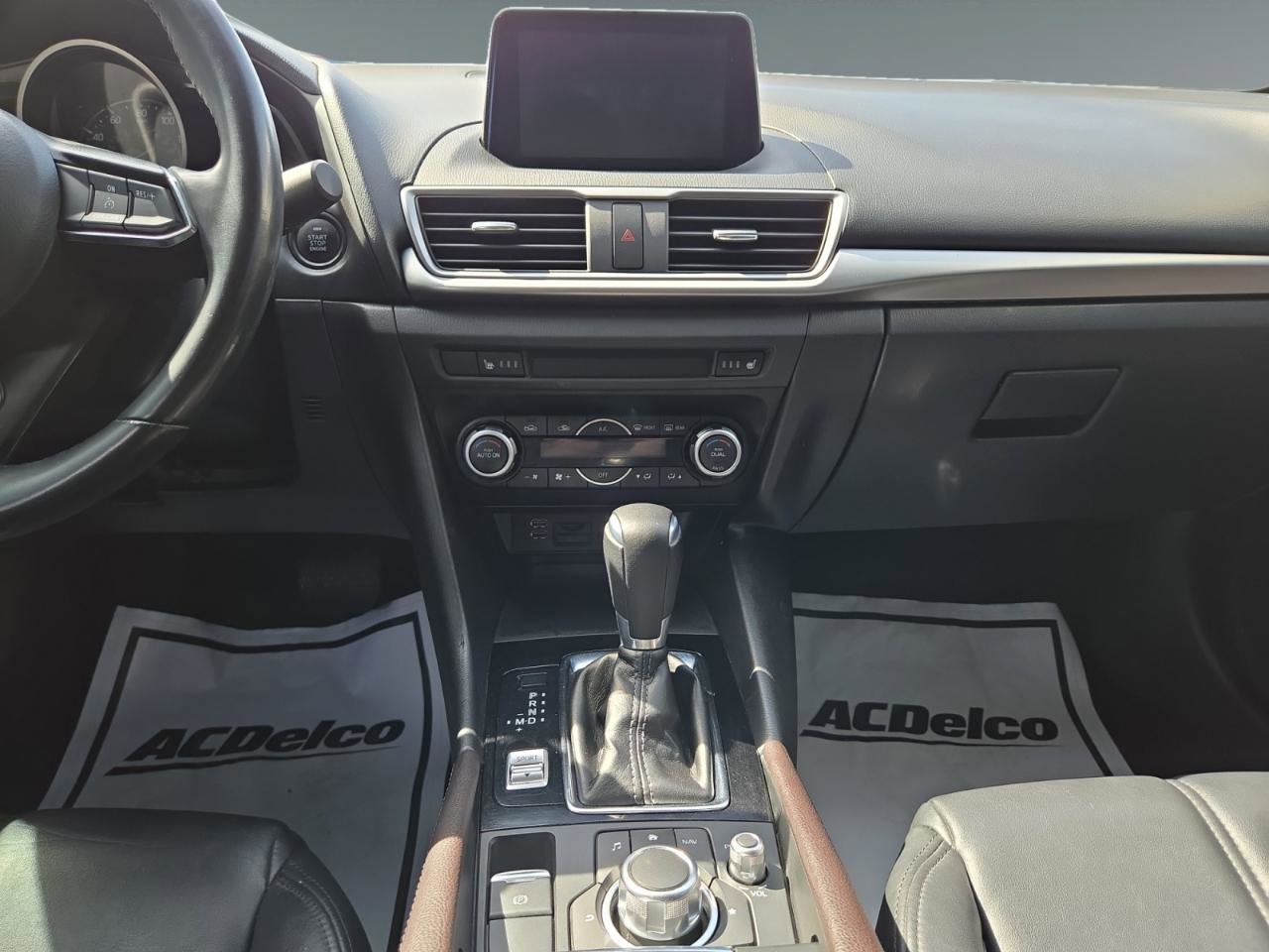 Used 2018 MAZDA MAZDA3 Touring FWD image 13