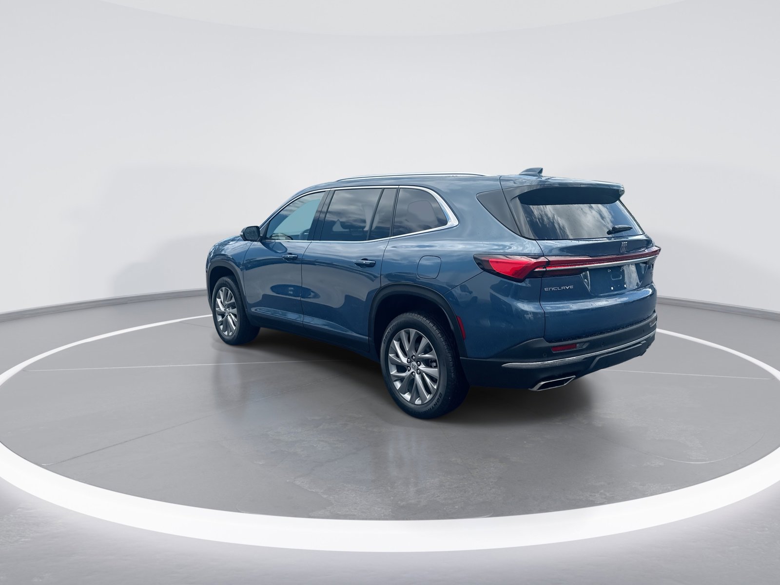 Used 2025 Buick Enclave Preferred FWD image 7