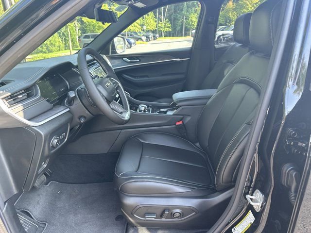 New 2025 Jeep Grand Cherokee Limited w/ Luxury Tech Group II image 9