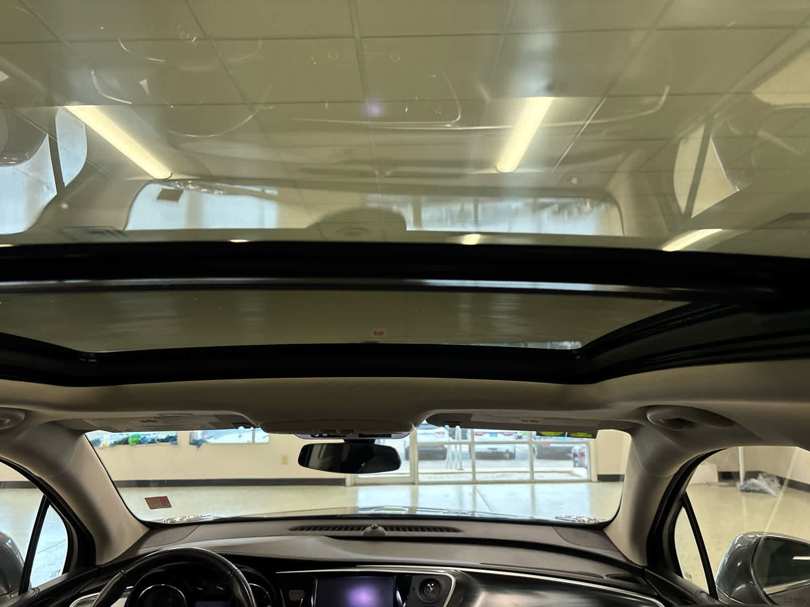 Used 2019 Buick Envision Essence image 18