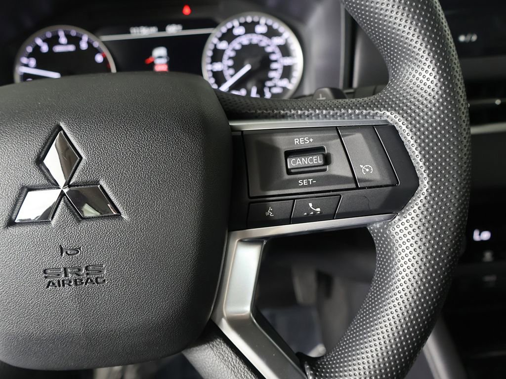New 2026 Mitsubishi Outlander ES FWD image 39