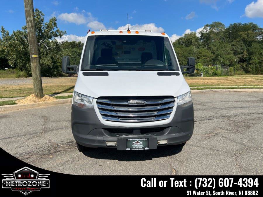 Used 2019 Freightliner Sprinter 3500 w/ Premium Package RWD image 2