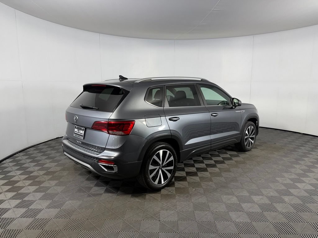 Used 2023 Volkswagen Taos SE w/ Panoramic Sunroof Package AWD/4WD image 7