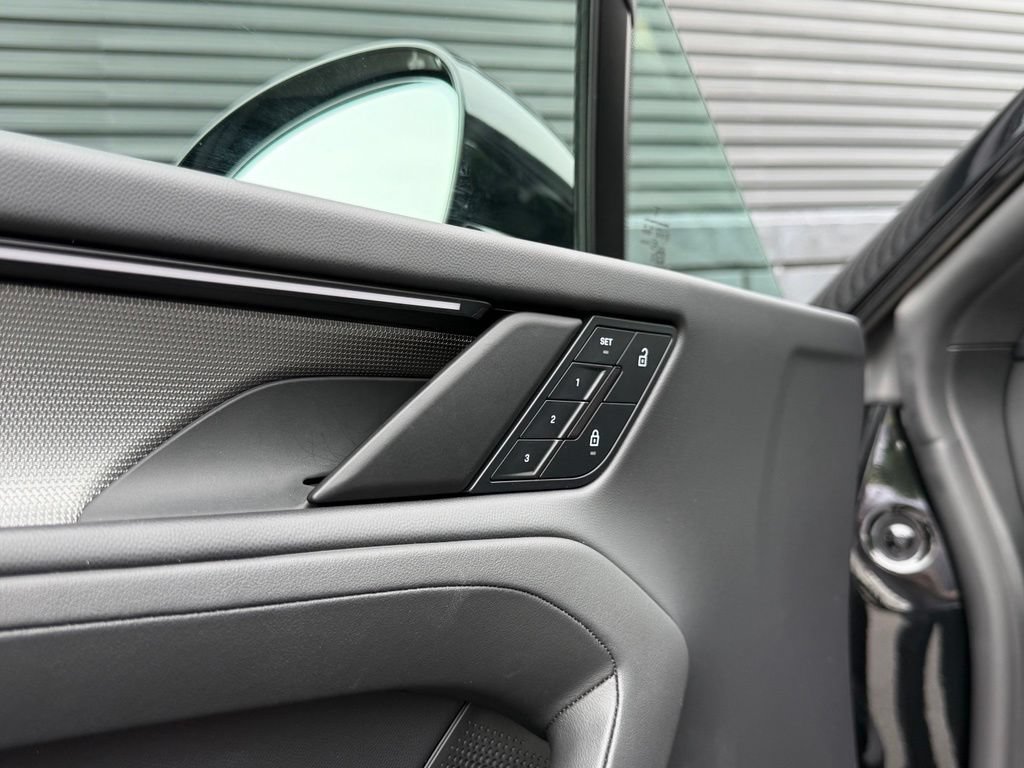 New 2026 Porsche Cayenne S AWD/4WD image 32