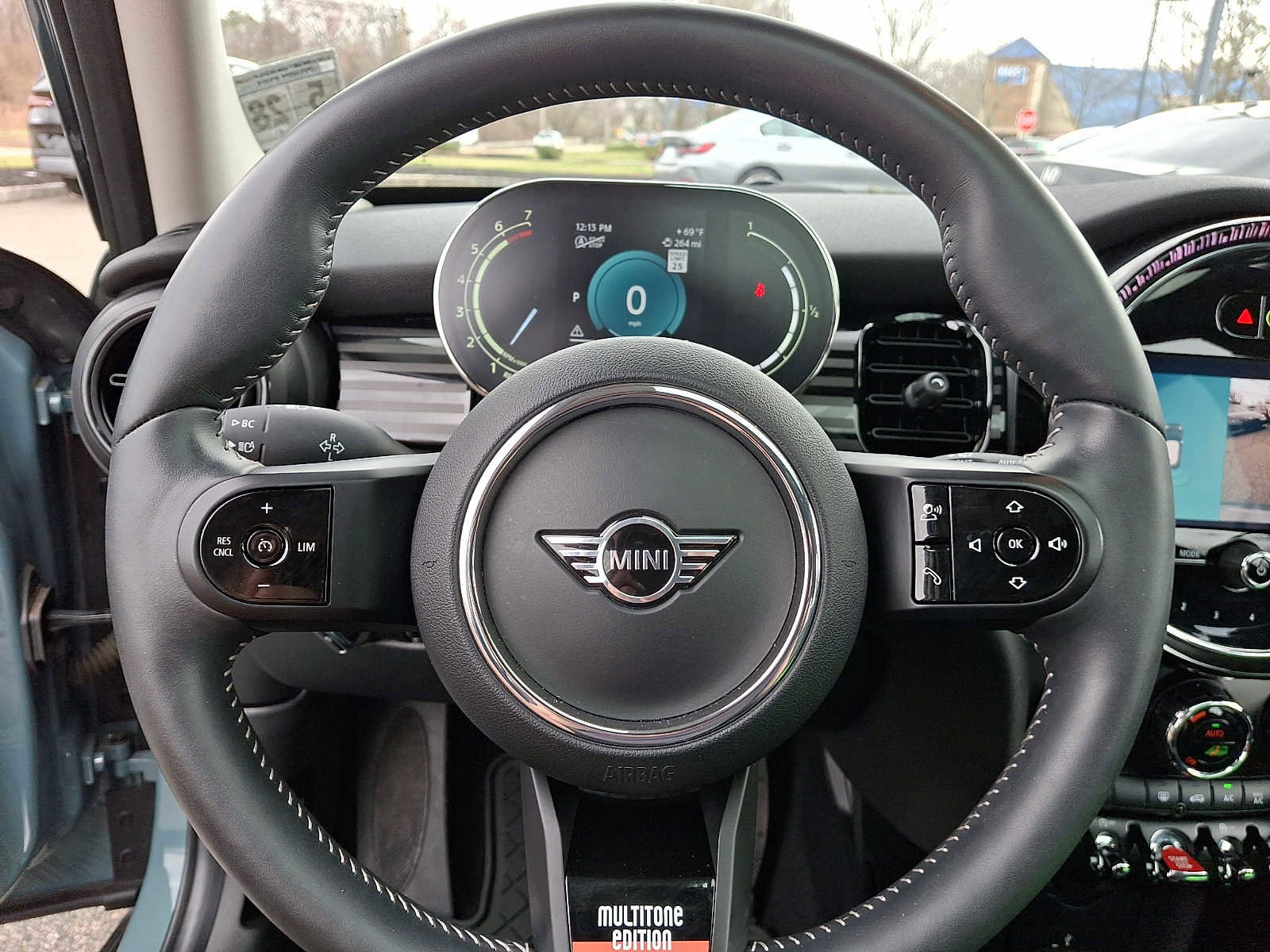 Used 2023 MINI Cooper 4-Door Hardtop w/ Multitone Edition image 21