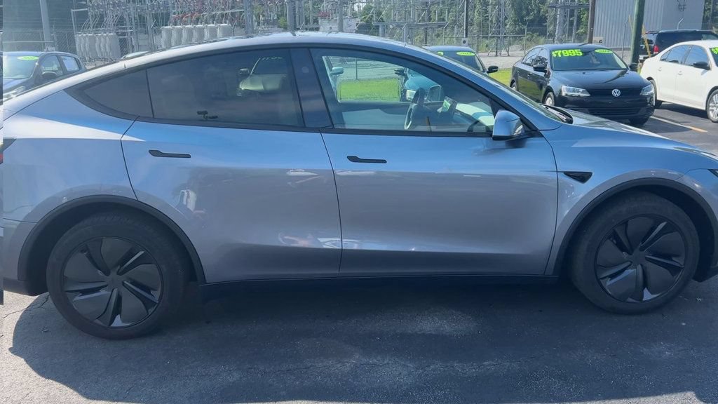 Used 2026 Tesla Model Y 2WD image 9