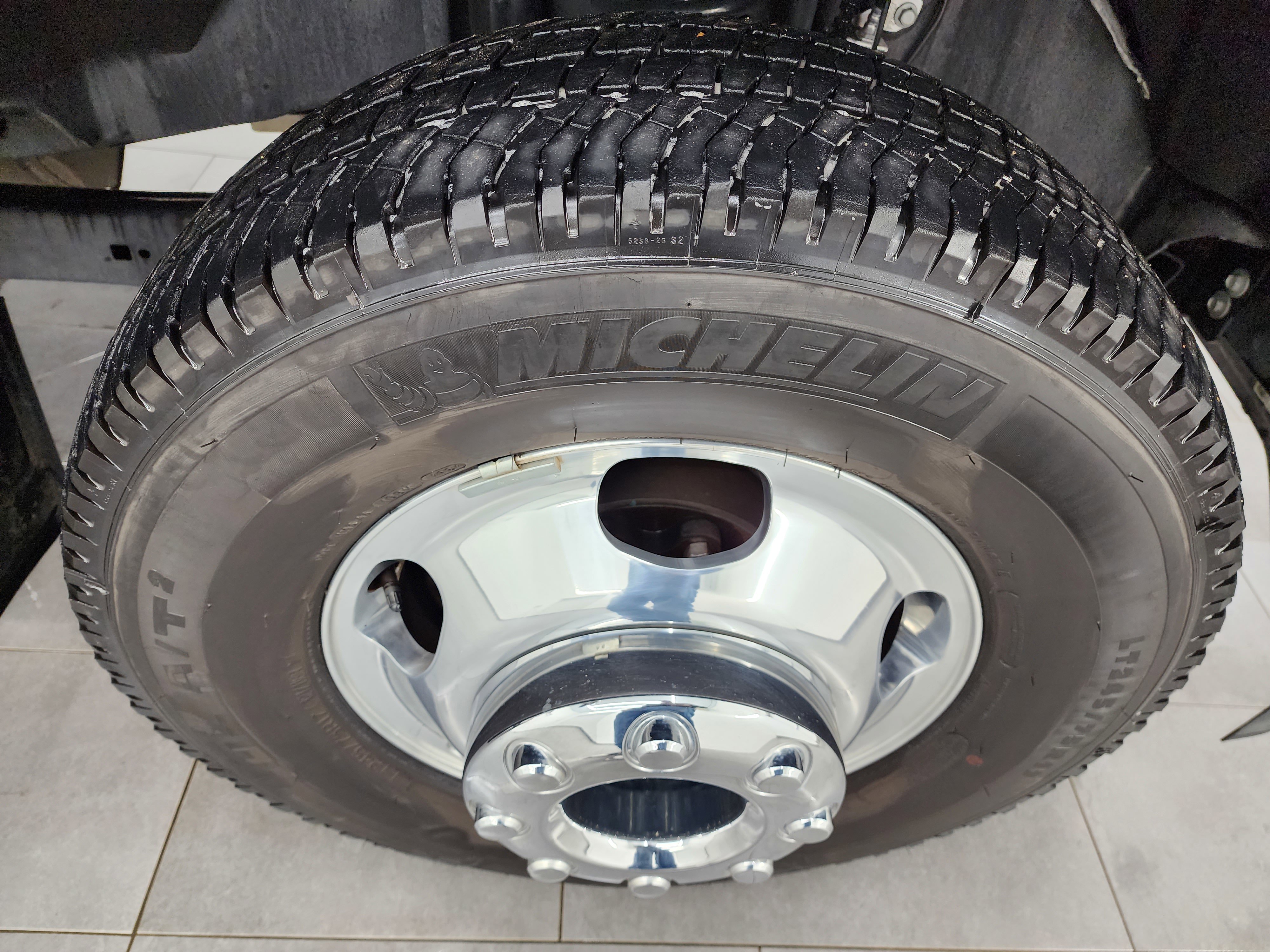 Used 2025 Ford F350 Lariat w/ Lariat Ultimate Package image 3