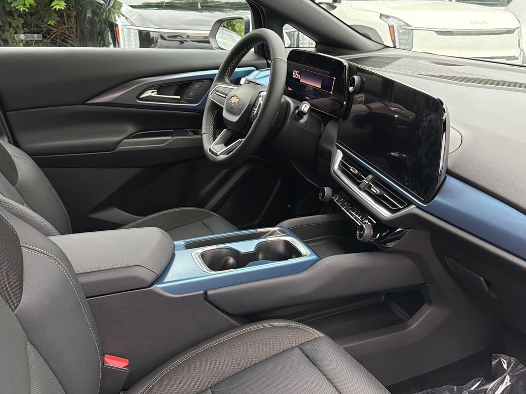 Used 2024 Chevrolet Equinox EV LT FWD image 11