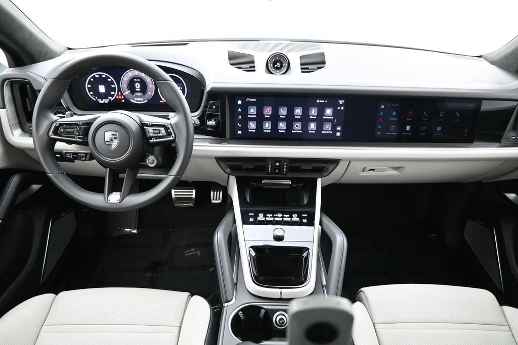 Certified 2025 Porsche Cayenne Turbo AWD/4WD image 6