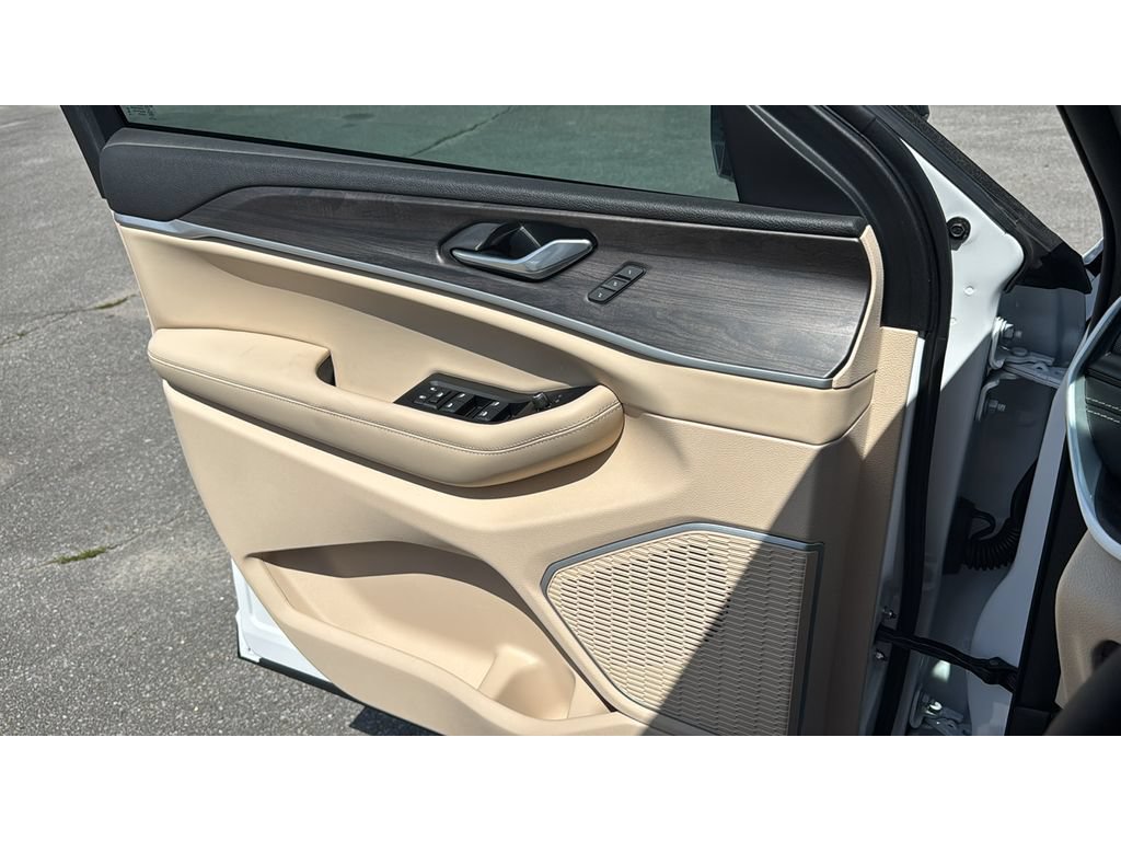 New 2026 Jeep Grand Cherokee Limited w/ Limited Altitude Package RWD image 11