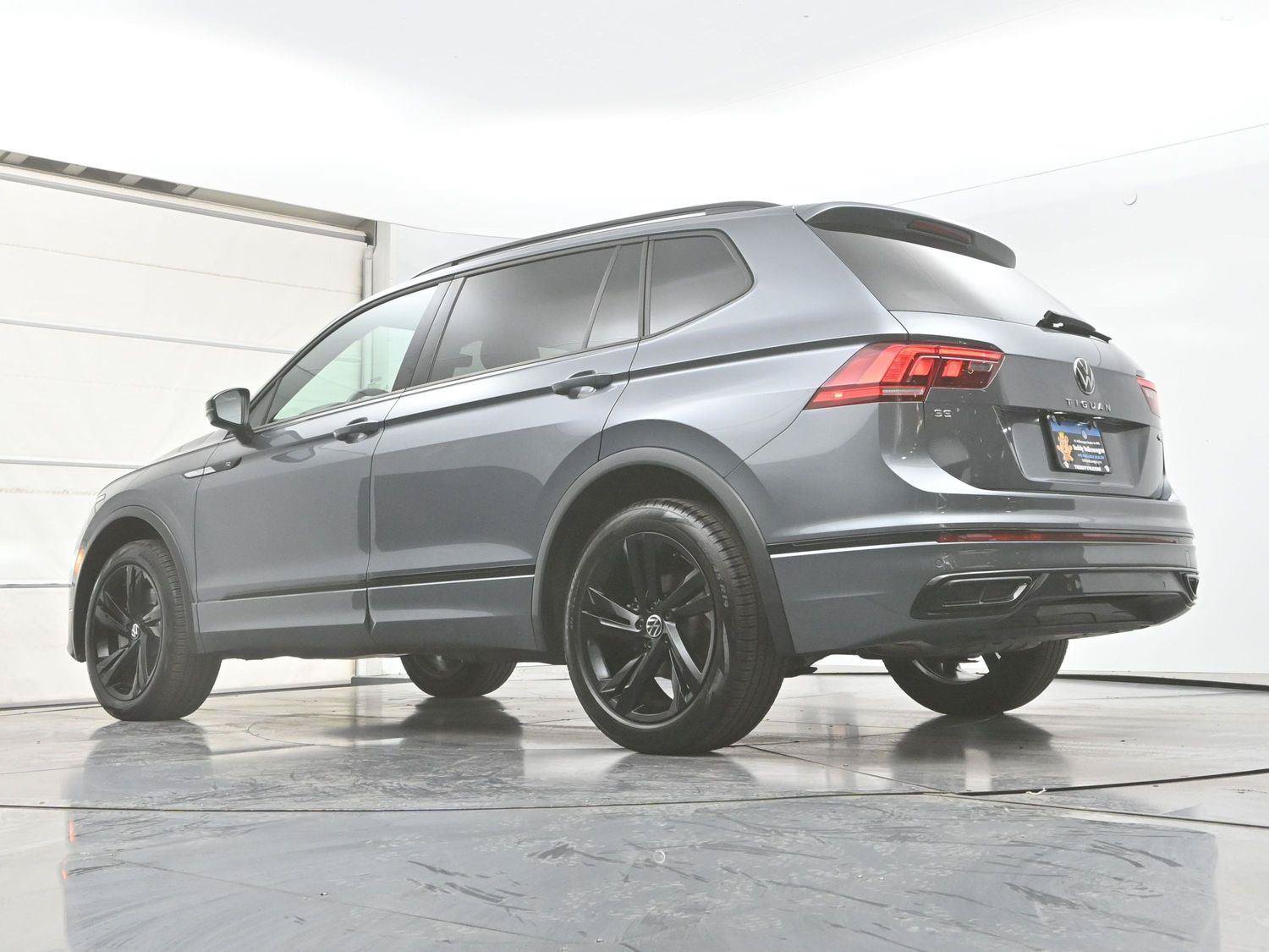 Certified 2024 Volkswagen Tiguan SE R-Line AWD/4WD image 29