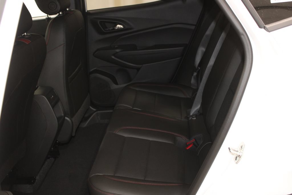 New 2026 Chevrolet Trax RS w/ Sunroof Package FWD image 19