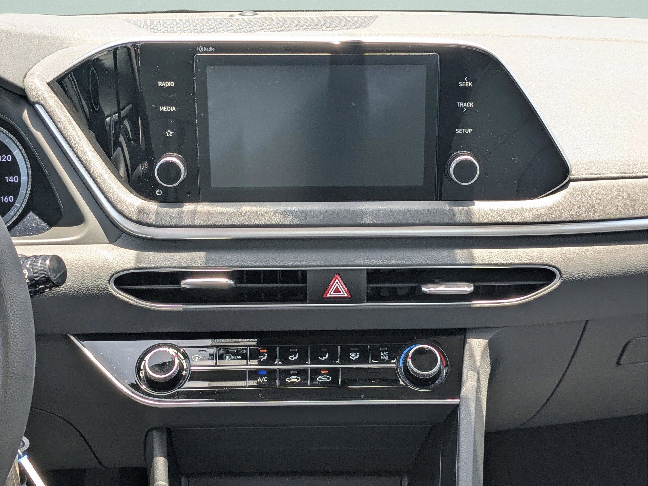 Used 2023 Hyundai Sonata SE w/ Preferred Accessory Package FWD image 14