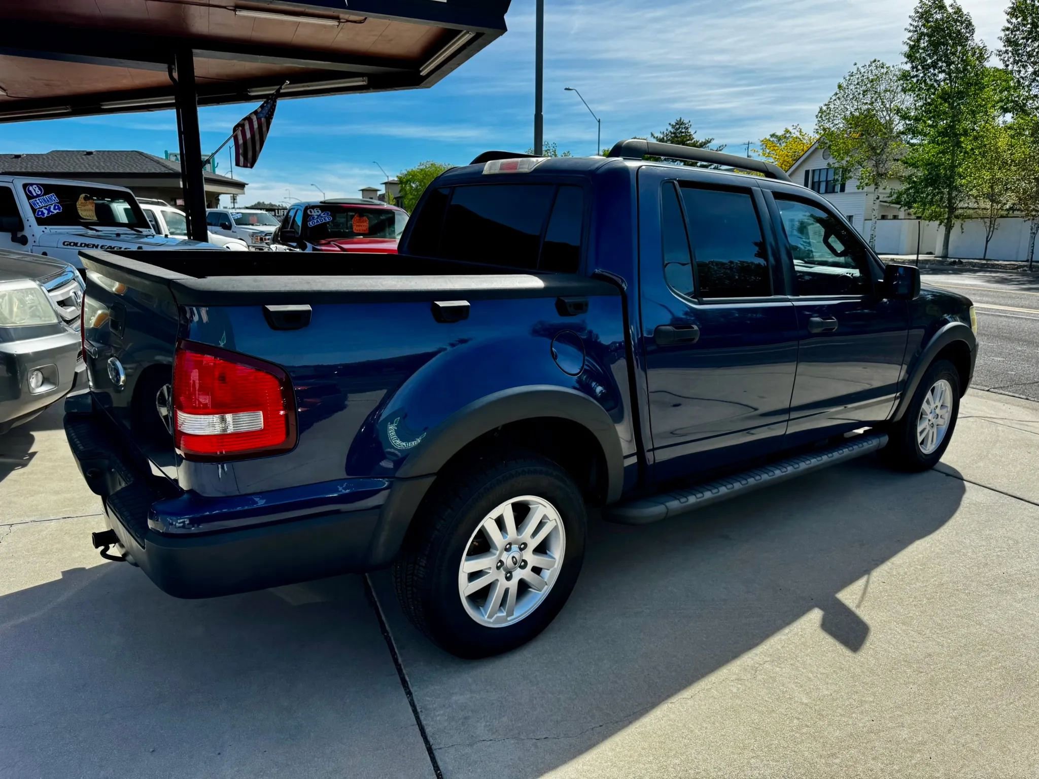 Used 2008 Ford Explorer Sport Trac XLT RWD image 2