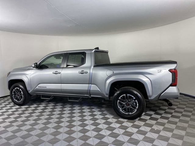 Used 2025 Toyota Tacoma TRD Sport AWD/4WD image 5