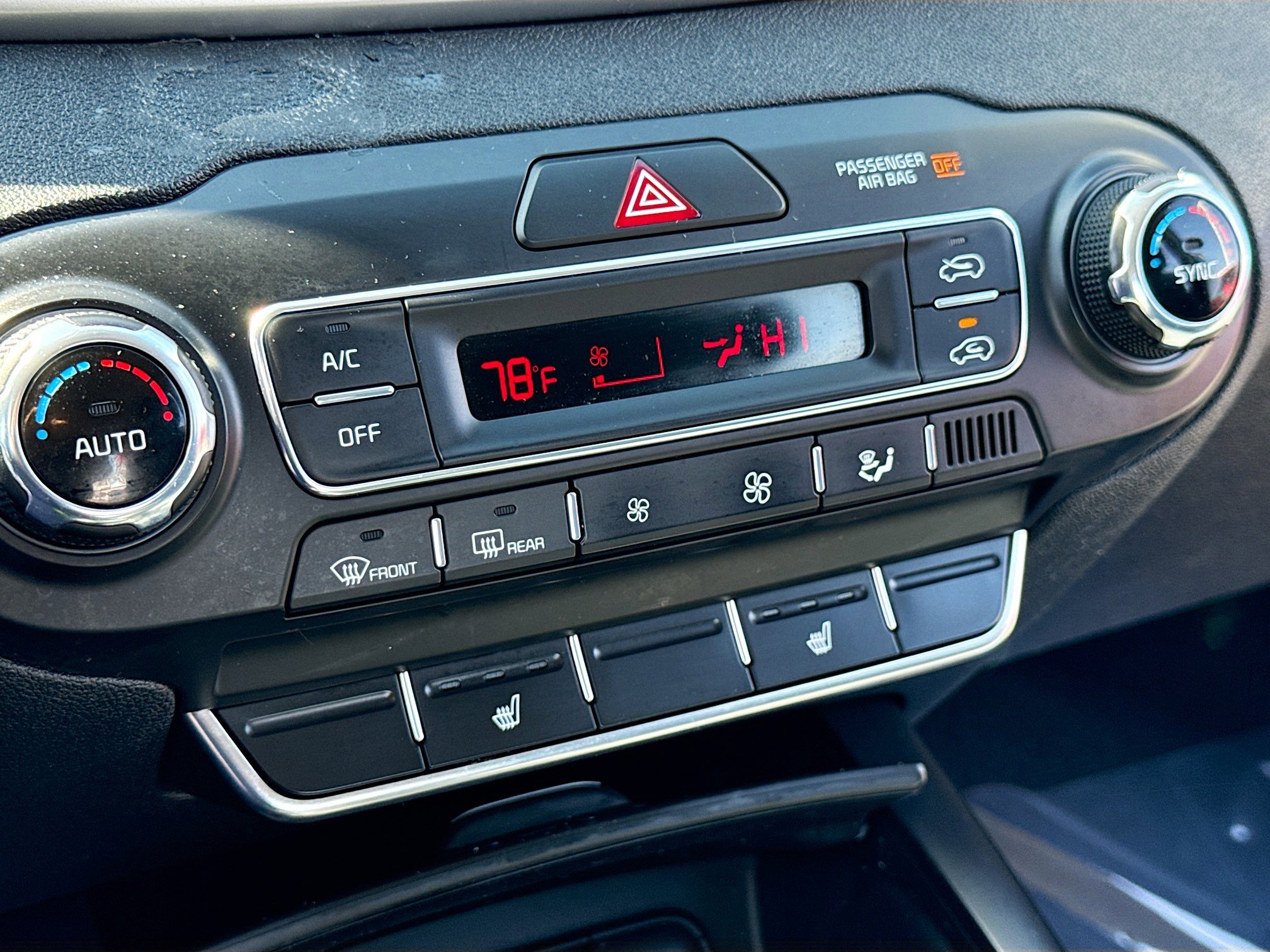 Used 2019 Kia Sorento LX w/ LX Convenience Package image 11