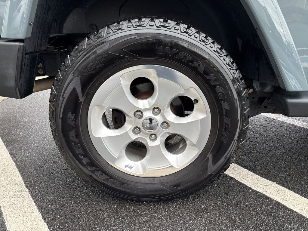 Used 2015 Jeep Wrangler Sahara w/ Connectivity Group image 9