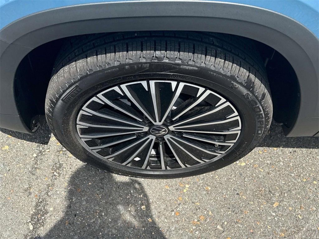 New 2025 Volkswagen Taos SE image 6