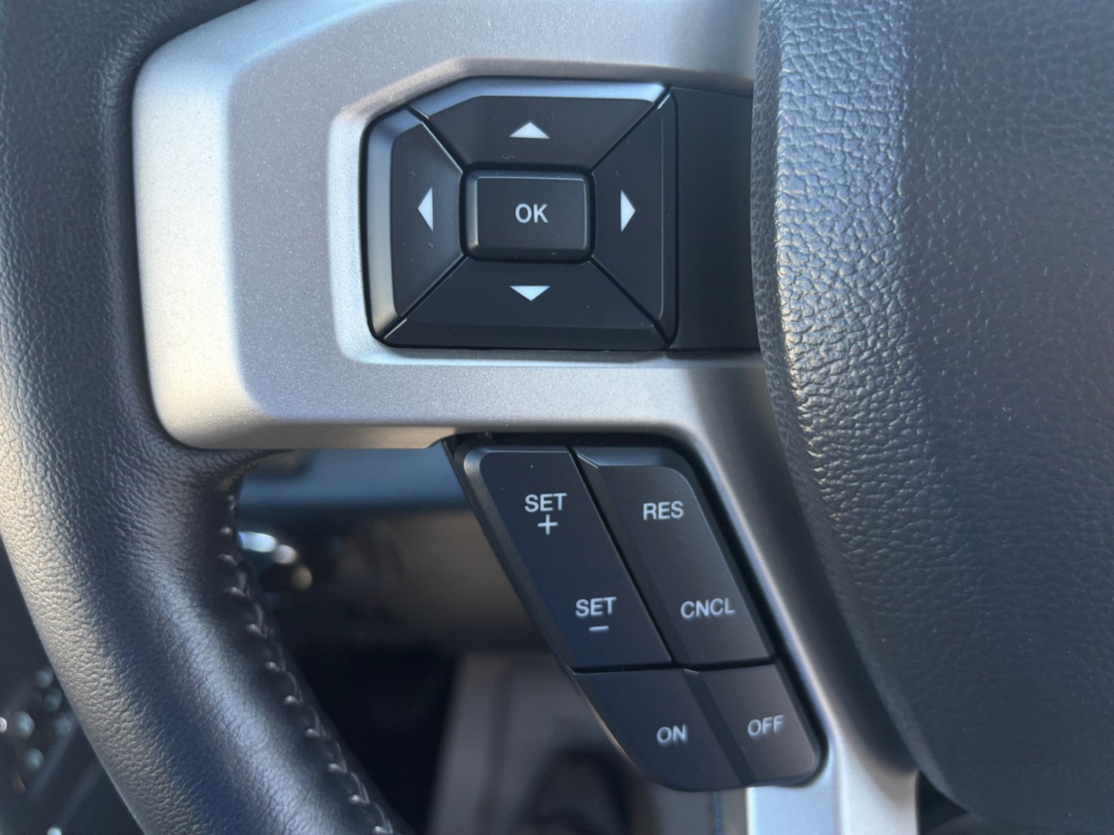 Used 2022 Ford F450 Lariat w/ Lariat Ultimate Package AWD/4WD image 17