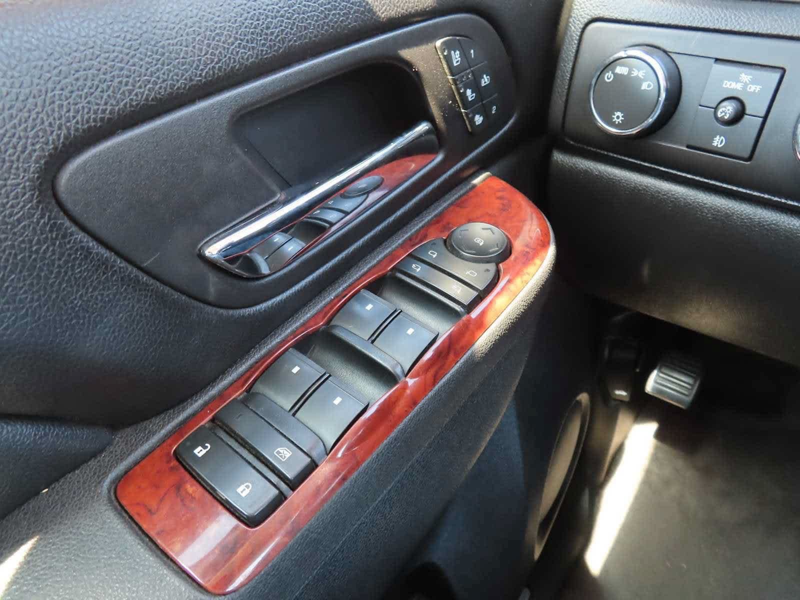 Used 2012 Chevrolet Avalanche LTZ AWD/4WD image 18