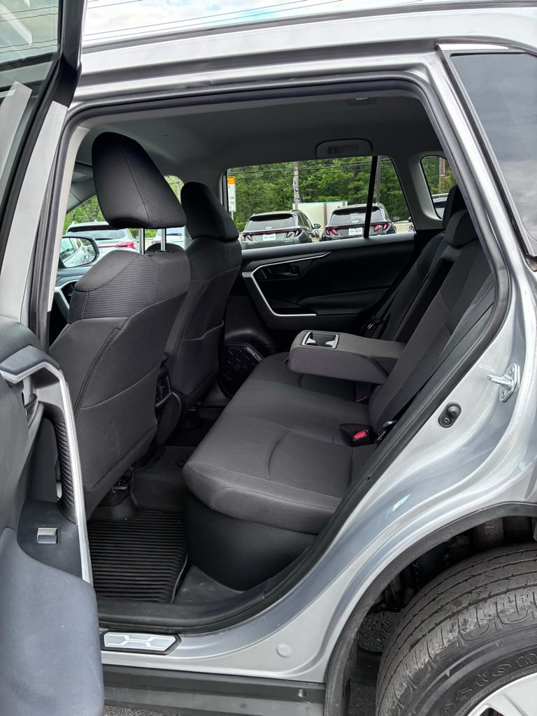 Used 2021 Toyota RAV4 LE AWD/4WD image 23