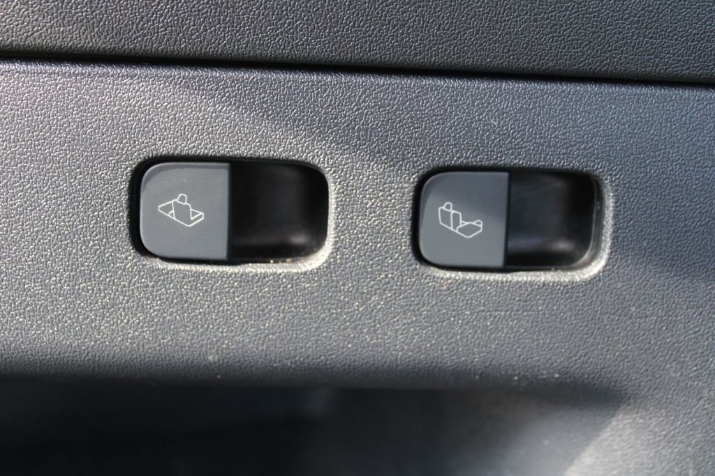 Used 2021 Tesla Model Y Long Range image 11