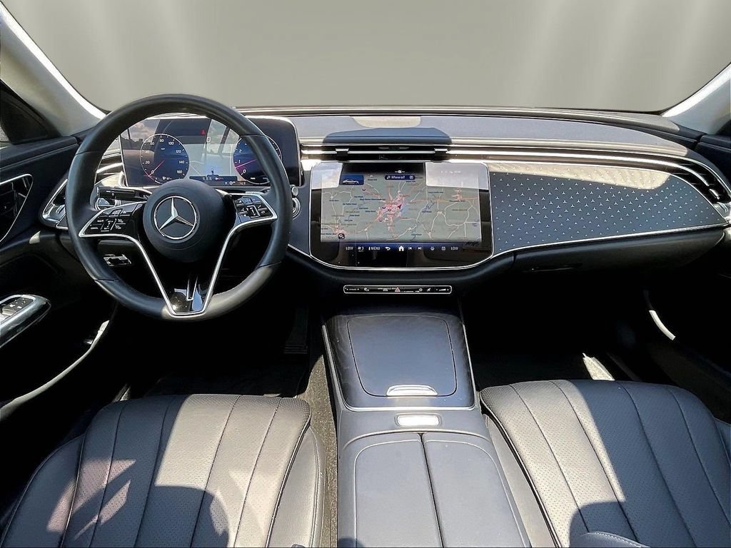 Used 2025 Mercedes-Benz E 350 4MATIC Sedan image 9