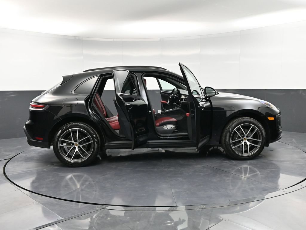 Certified 2025 Porsche Macan image 36