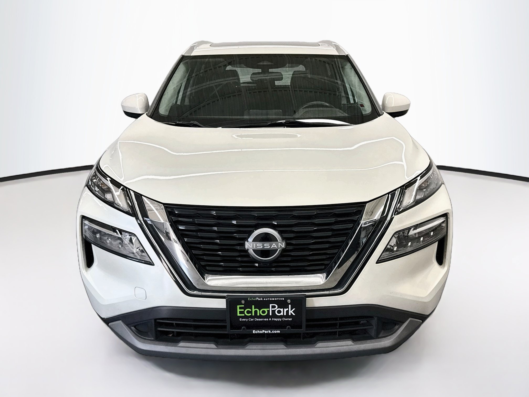 Used 2023 Nissan Rogue SV w/ SV Premium B Package FWD image 2