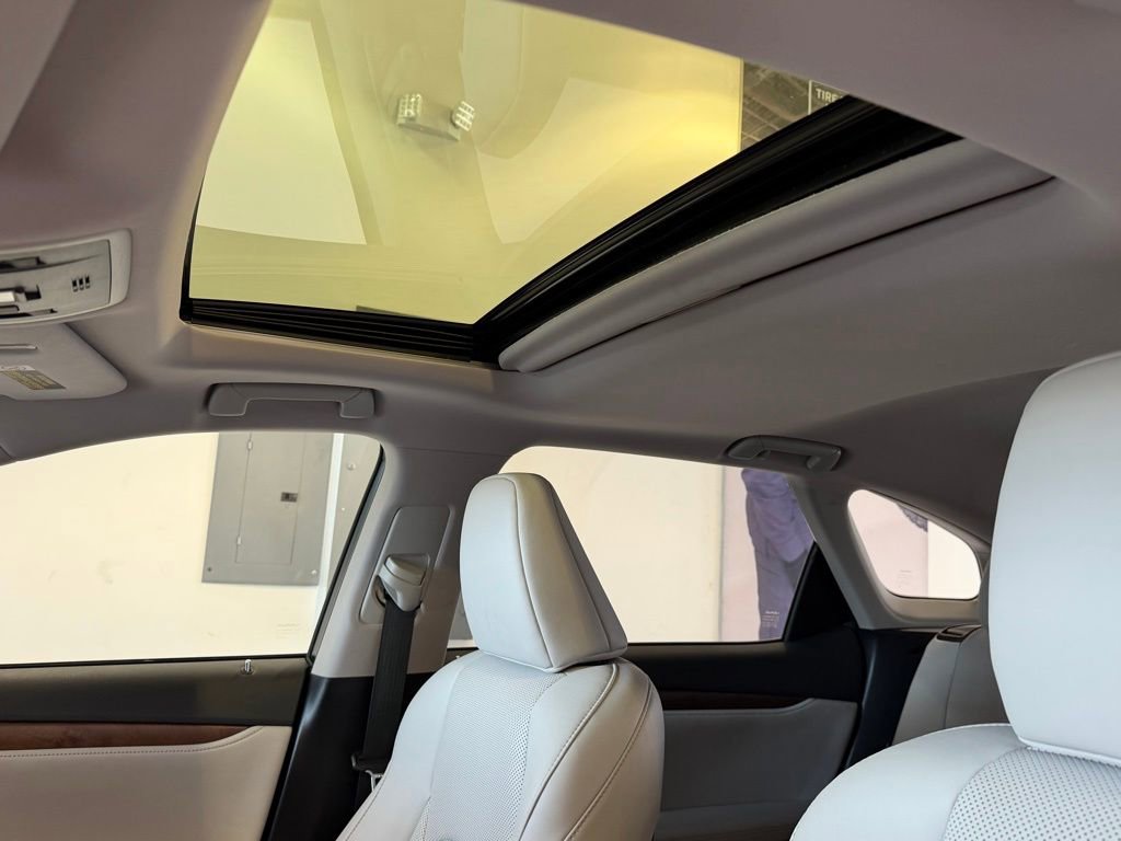 Used 2022 Lexus RX 350L Premium w/ Premium Package image 10