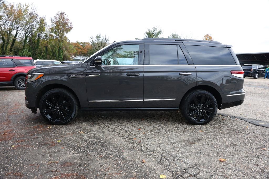 Used 2024 Lincoln Navigator Black Label image 2