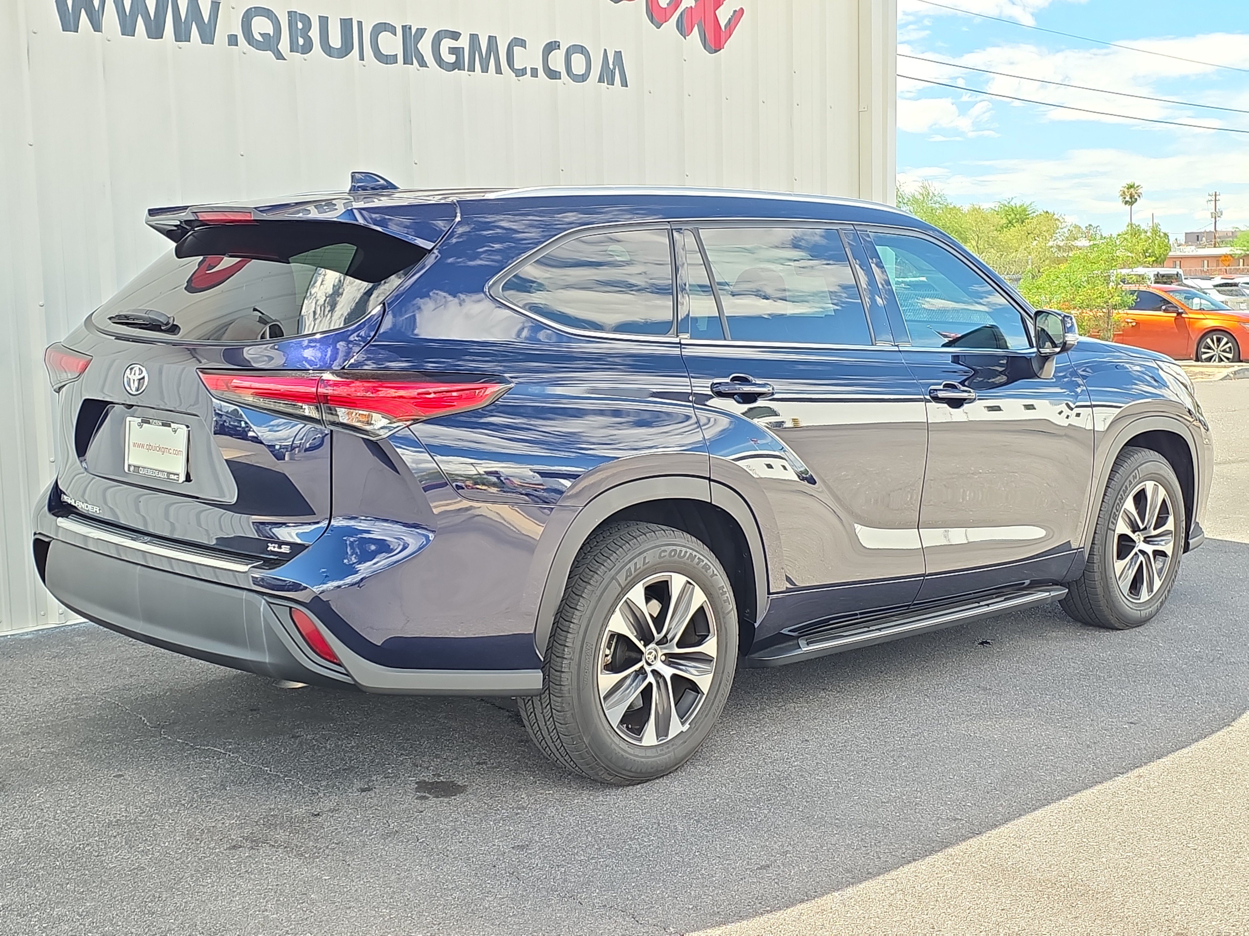 Used 2022 Toyota Highlander XLE FWD image 7
