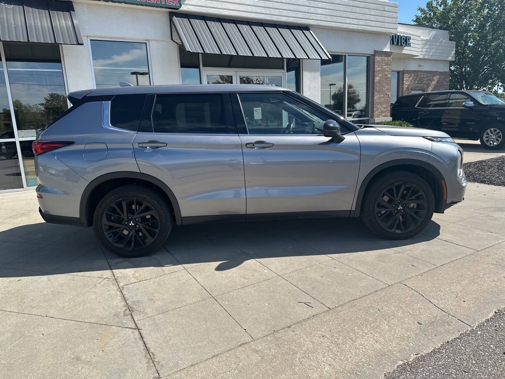 Used 2024 Mitsubishi Outlander SE image 5