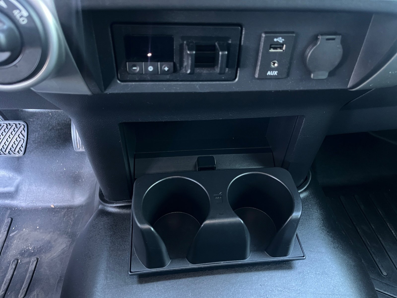 Used 2017 Nissan Titan SV image 30